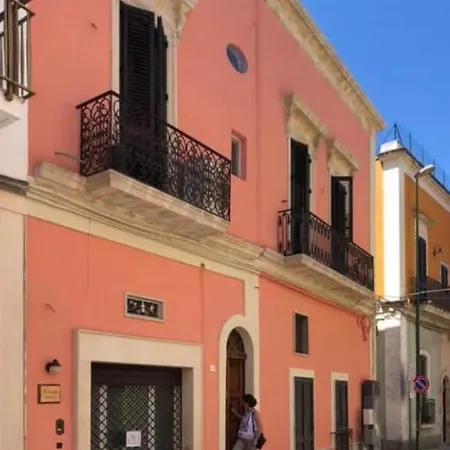 Nel Cuore Del Centro Storico * Галатоне